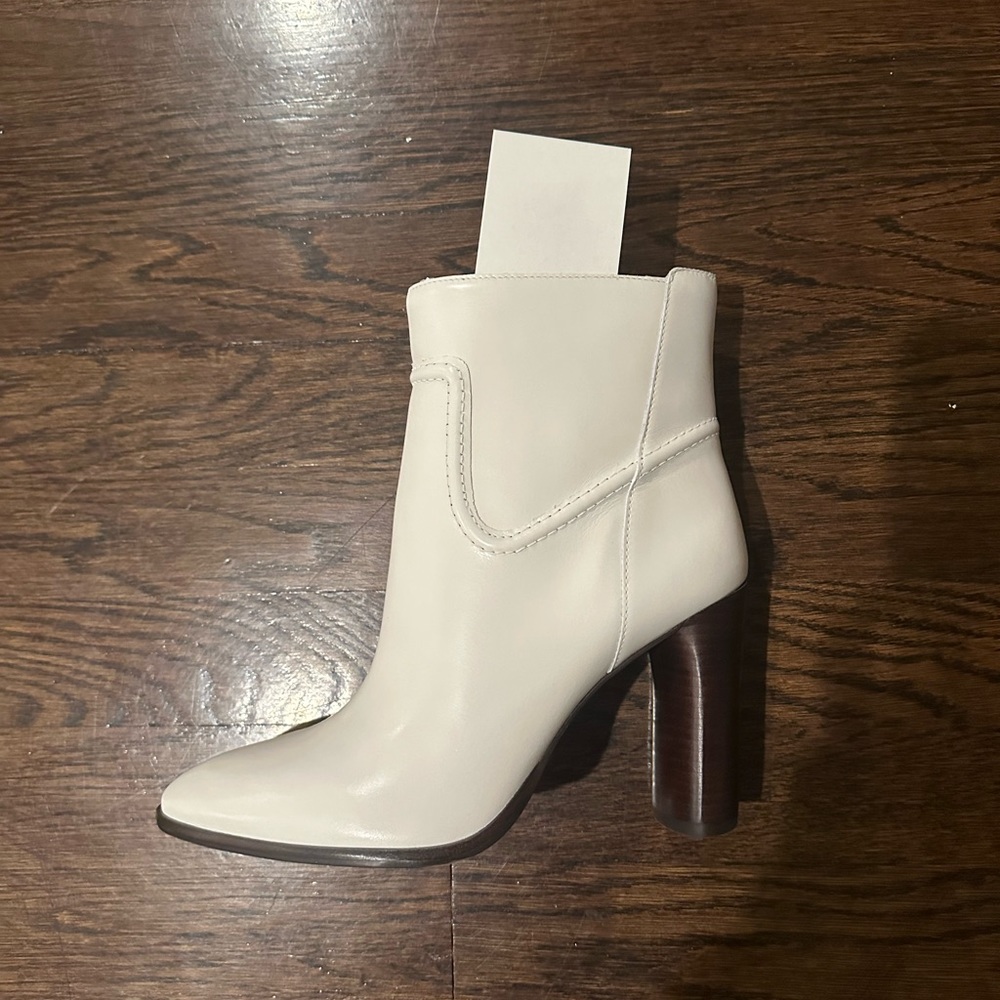 NWT Vince Camuto Leather Epandra Ankle Boot- Coconut Cream - Size 7